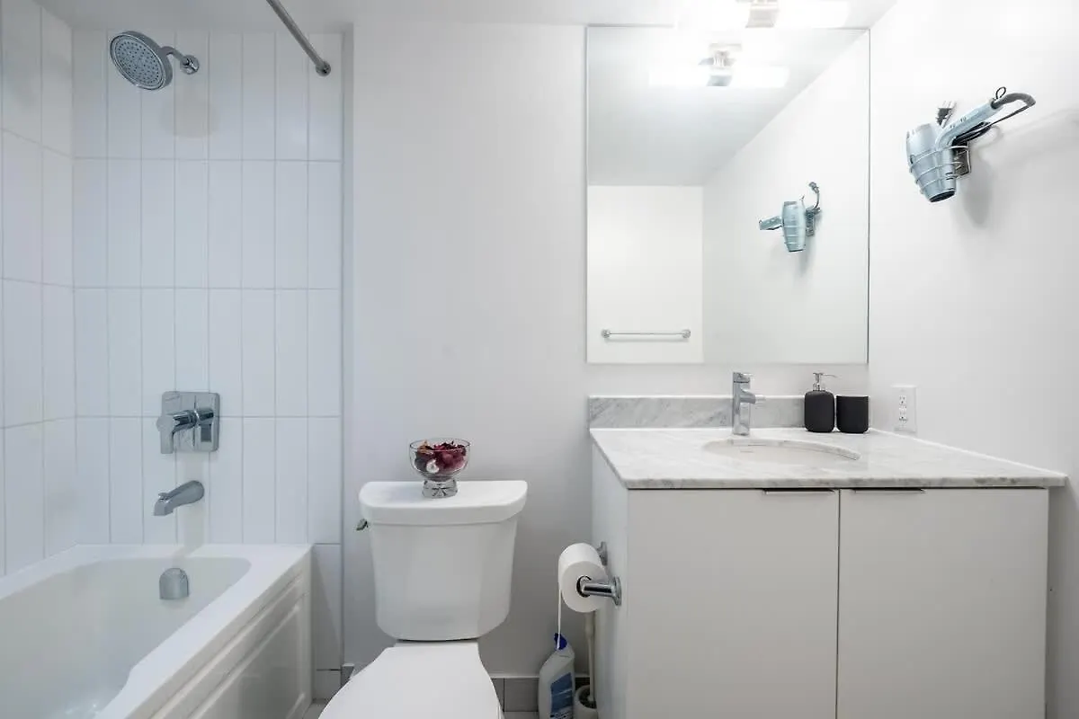 Luxury 1Bdr Condo In Downtown Toronto 0*,  Canada