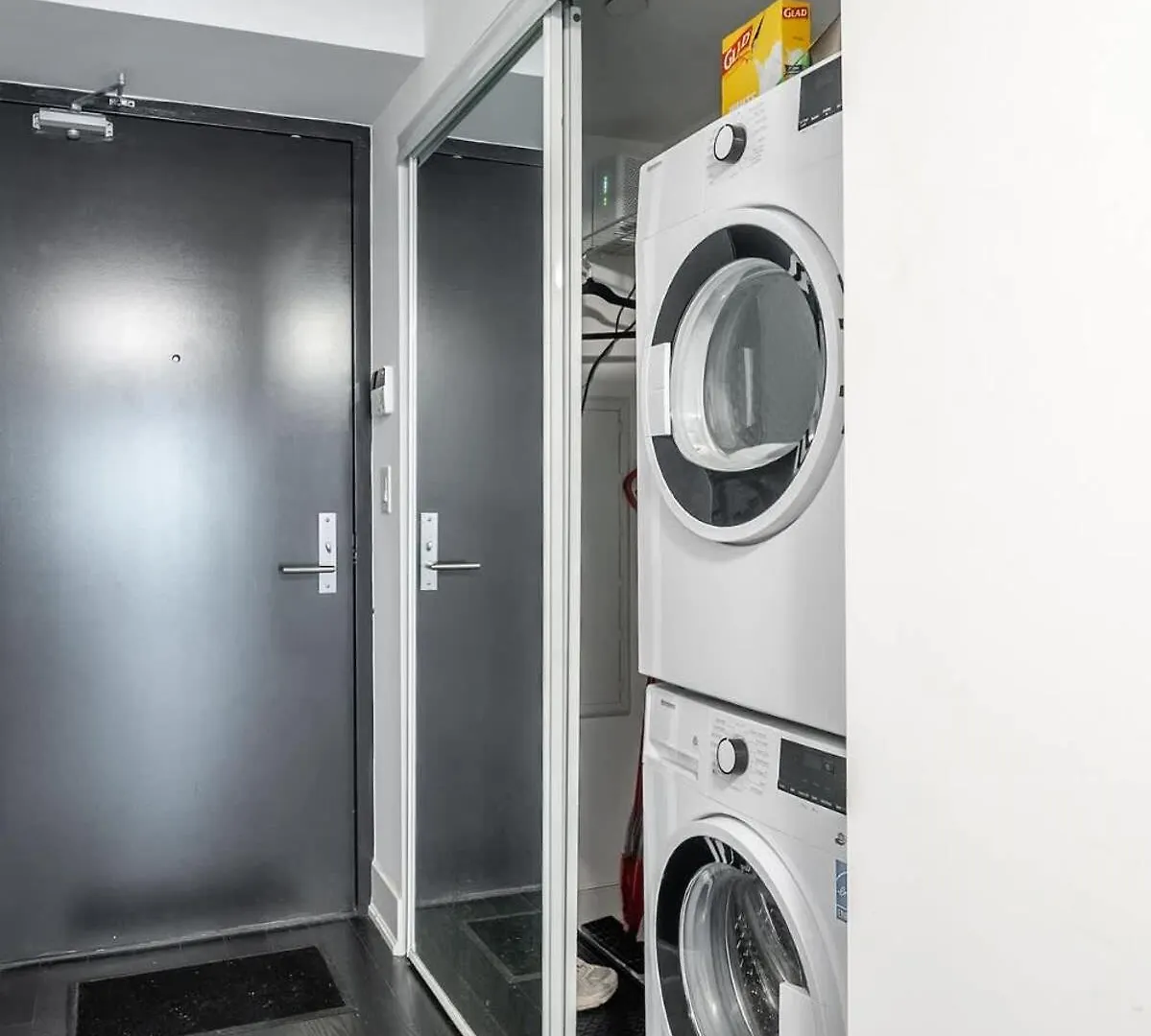 Luxury 1Bdr Condo In Downtown Toronto 0*,  Canada