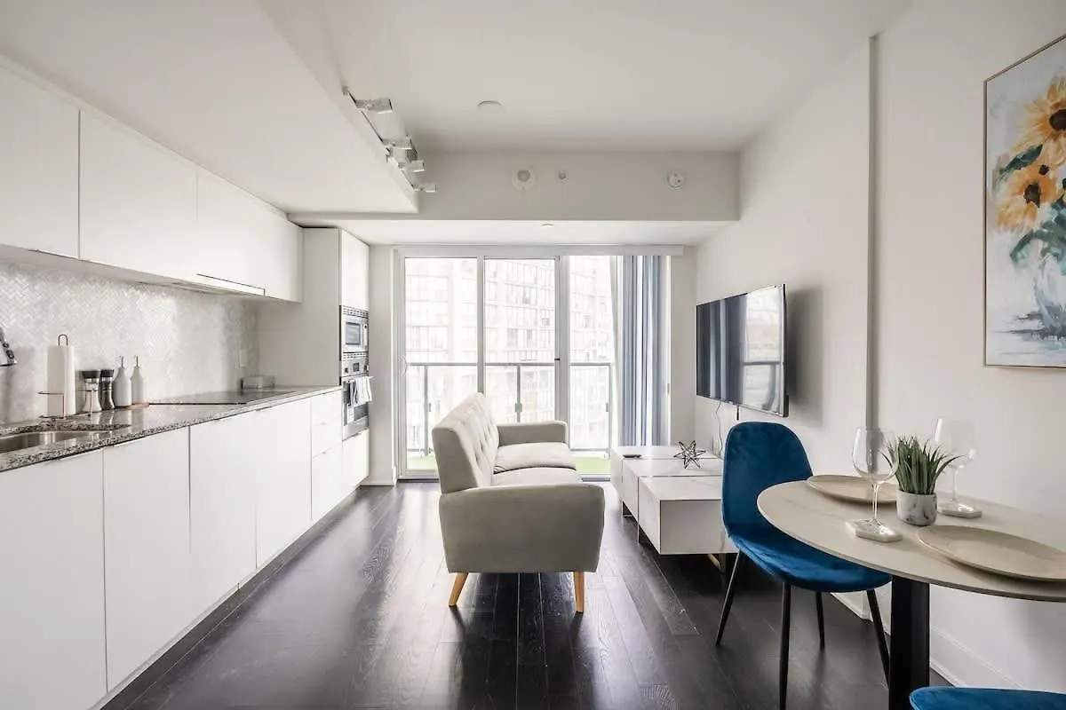 Luxury 1Bdr Condo In Downtown Toronto